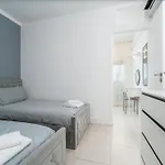 403 - Oura - 2 Bedroom- Sea View Apartmán *