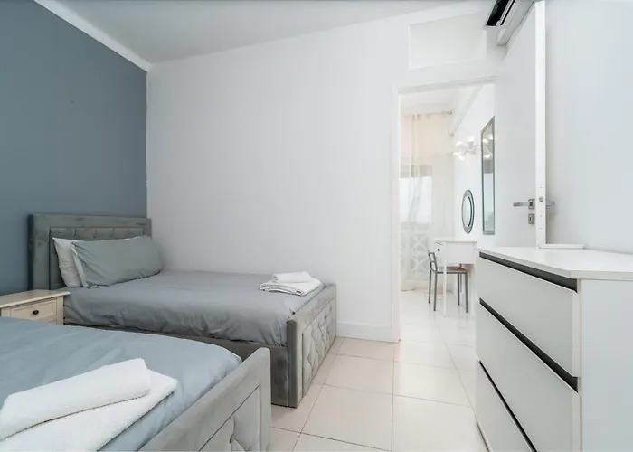 403 - Oura - 2 Bedroom- Sea View 公寓 *